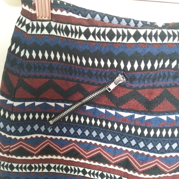 Divided by H & M Aztec Tribal Print Mini Skirt Size 6 - Picture 4 of 8